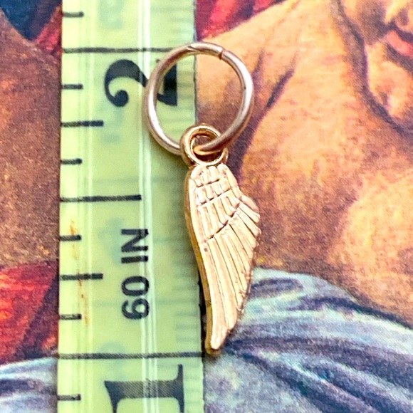 5/$10❤️❤️❤️NEW ROSE GOLD TONED ALLOY FILIGREE ANGEL WING CHARM PENDANT - Picture 2 of 2